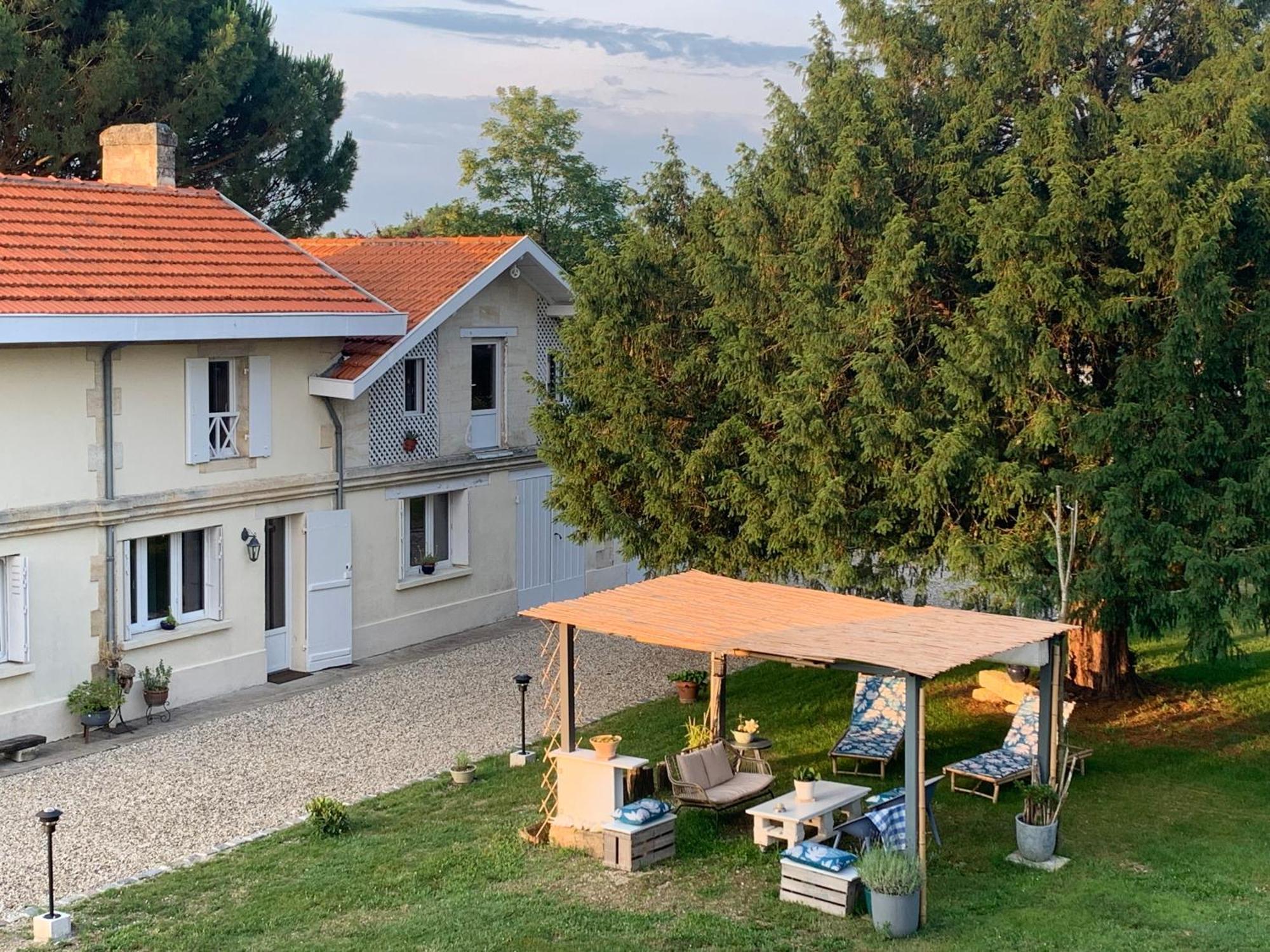 Ambares-et-LagraveBatisse En Pierre XVII Siecle 115 M² Avec Terrasse别墅 外观 照片