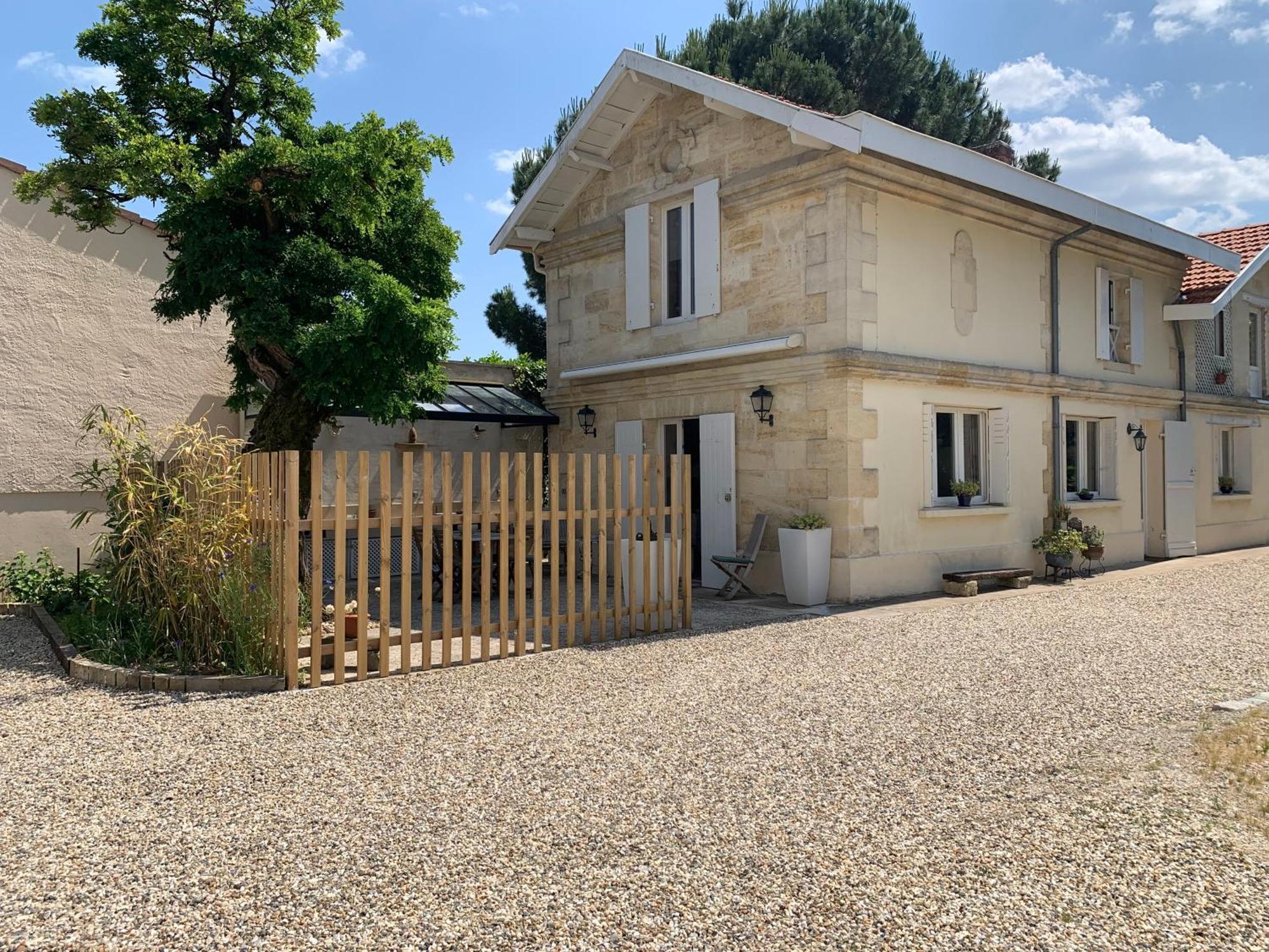 Ambares-et-LagraveBatisse En Pierre XVII Siecle 115 M² Avec Terrasse别墅 外观 照片