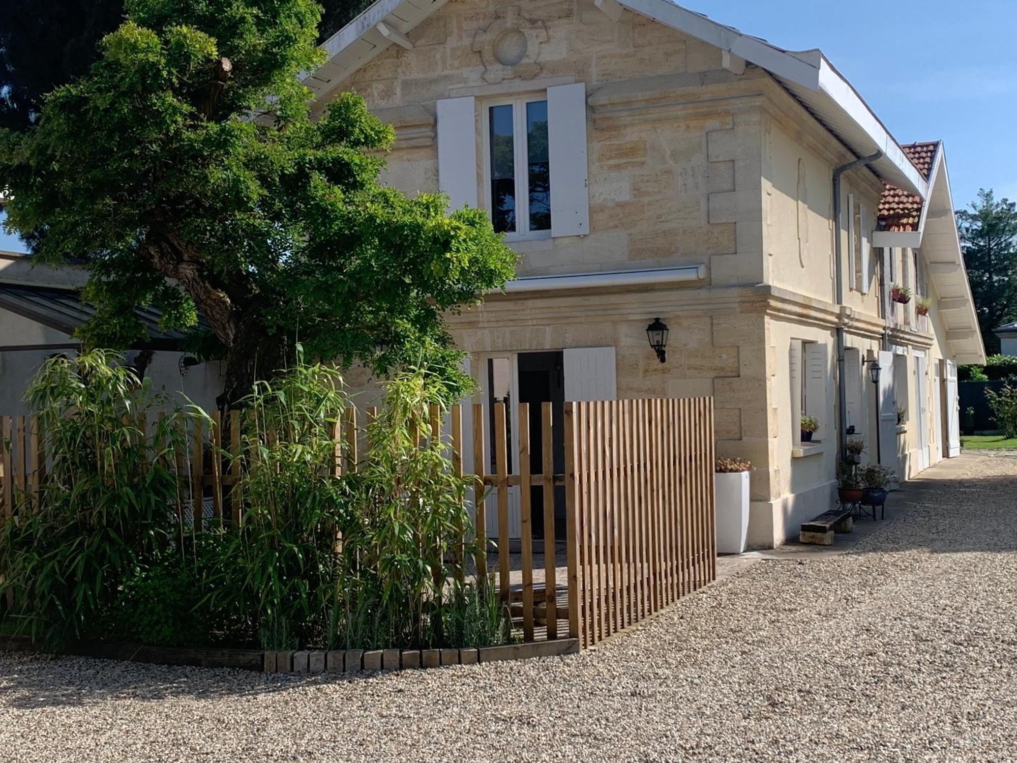Ambares-et-LagraveBatisse En Pierre XVII Siecle 115 M² Avec Terrasse别墅 外观 照片